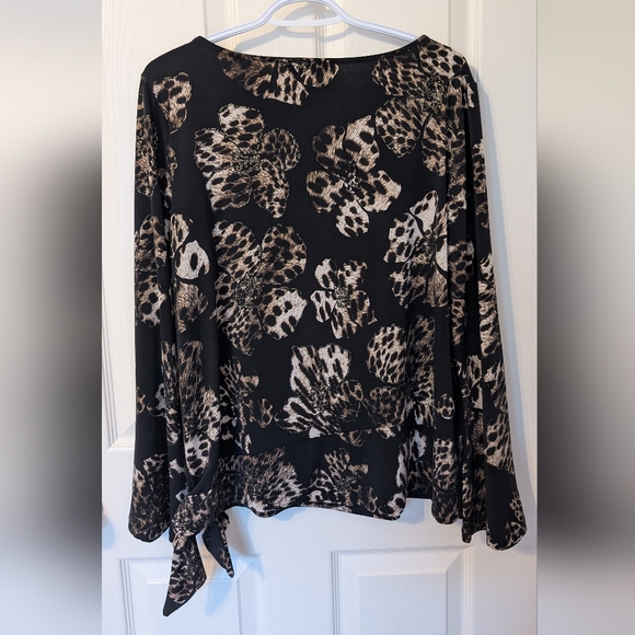 Hamilton Black Cheetah Floral Patterned Top - Picture 2 of 9